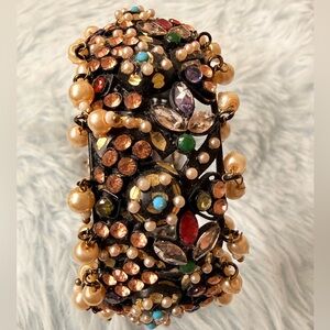 Openable Multicolor Pearl and Stone Bracelet black polish in size 2.4